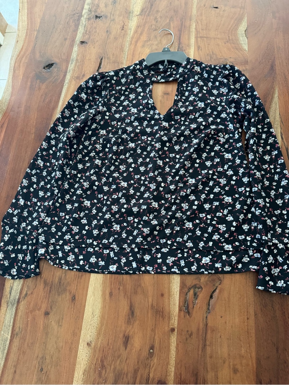 About A Girl Black Floral Keyhole Blouse with White and Pink Accents Size Small